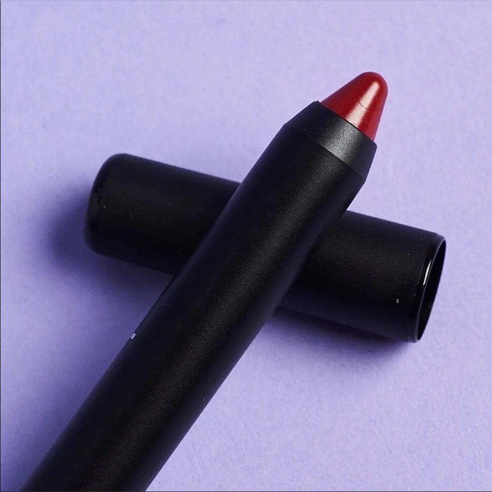 Doucce relentless matte lip in winterberry crayon